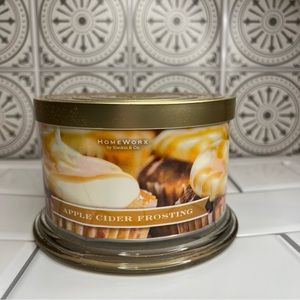 HomeWorx by Slatkin & Co. Apple Cider Frosting 18-oz Candle - Home Decor - NEW